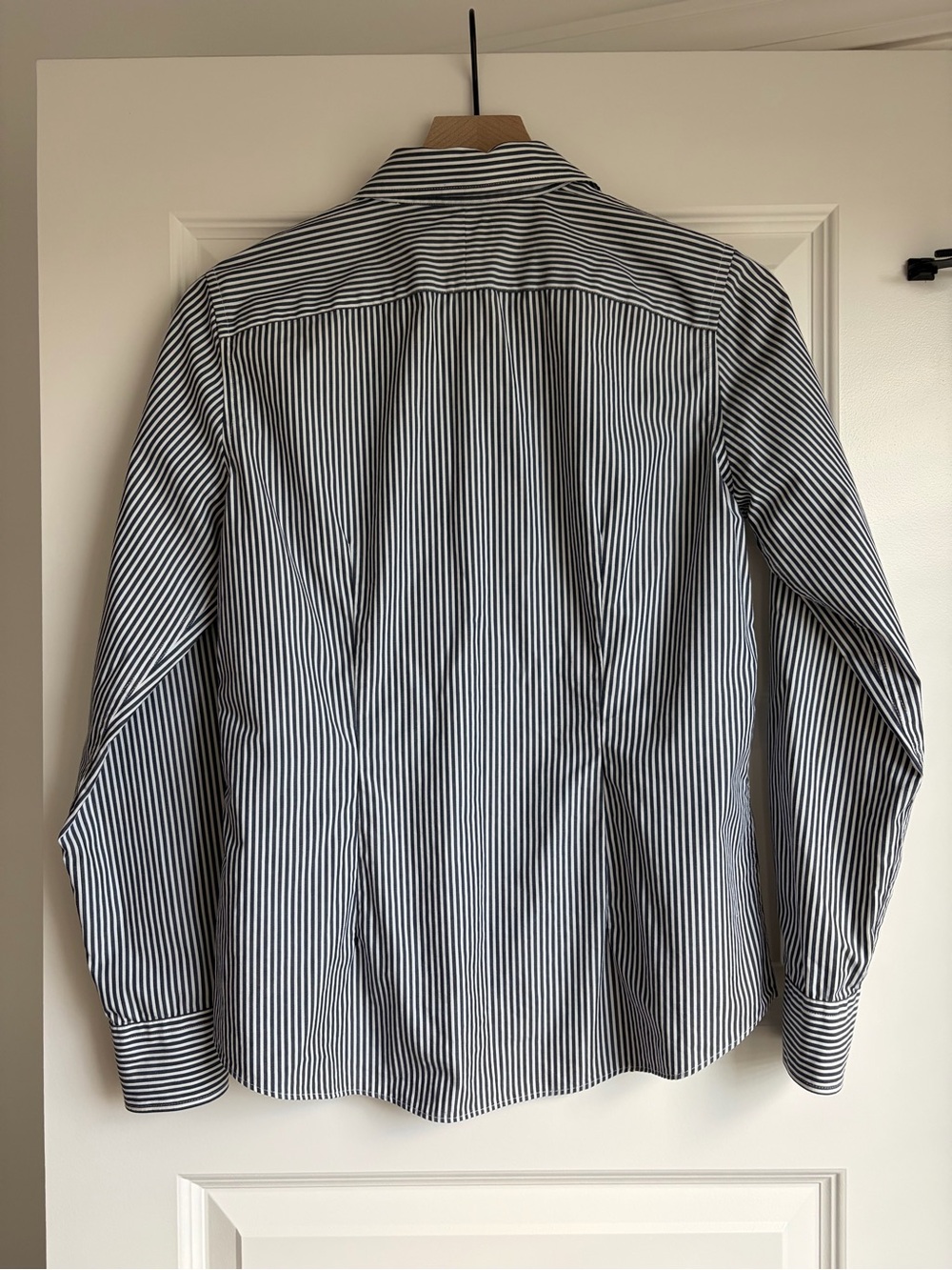Lauren Ralph Lauren Women’s Non-Iron Striped Button Down Shirt - Size Medium - Picture 7 of 8